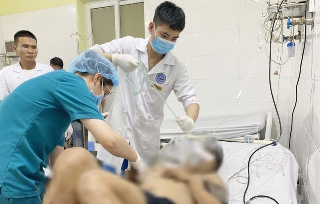 Viện Y học biển Việt Nam cứu sống 2 thuyền viên bị ngộ độc khí trong hầm than