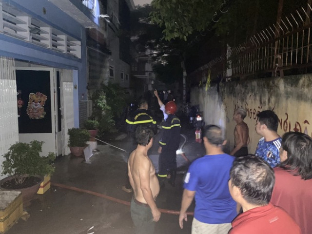 TP. HCM xảy ra cháy lớn tại nhà dân ở quận Bình Thạnh khiến 2 người tử vong