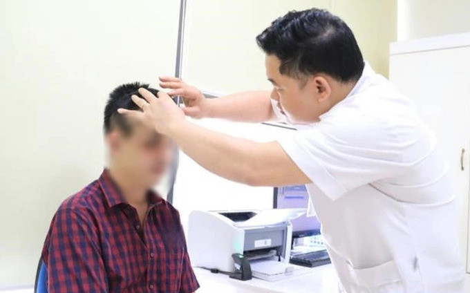 Một bệnh nhân trải qua 11 lần phẫu thuật do di chứng chấn thương sọ não sau tai nạn giao thông