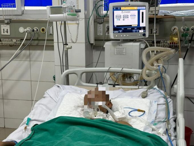 Bị gạch rơi vào chân, một nam thanh niên 30 tuổi mắc uốn ván phải thở máy