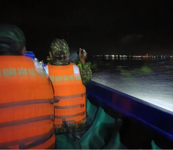 Kiên Giang cứu sống và hỗ trợ 5 người dân gặp nạn ở ngoài khơi vùng biển gần đảo Hòn Tre