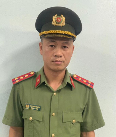 Cán bộ Công an tỉnh Bắc Giang cứu cháu bé bị ngã xuống hồ Dục Quang