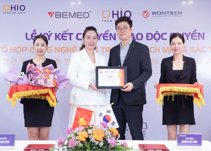 Đội ngũ bác sĩ OHIO nhận chuyển giao công nghệ trị giãn mao mạch và sắc tố da cùng chuyên gia đầu ngành Hàn Quốc