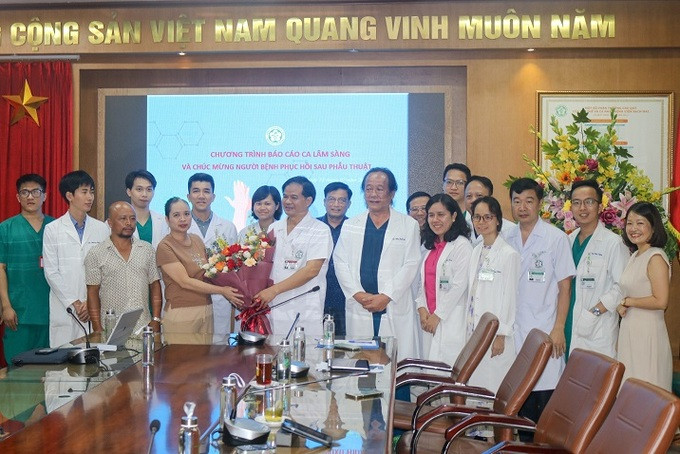 Một phụ nữ bị tóc cuốn vào máy khoan, khiến mất đi mái tóc dài và toàn bộ phần da đầu được hồi sinh "thần kỳ"