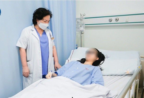 Hải Phòng: Loại bỏ khối u nang buồng trứng kích thước 20cm cho bệnh nhi 15 tuổi