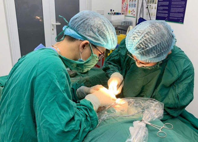 Nghệ An phẫu thuật và điều trị cho bệnh nhi 14 tuổi bị sụp mí mắt bẩm sinh