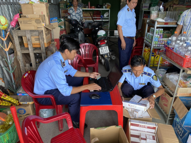 Hậu Giang tạm giữ 370 bao thuốc lá điếu nhập lậu