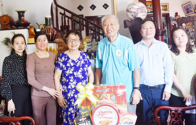 Lãnh đạo TP. Bà Rịa thăm, tặng quà gia đình chính sách, người có công