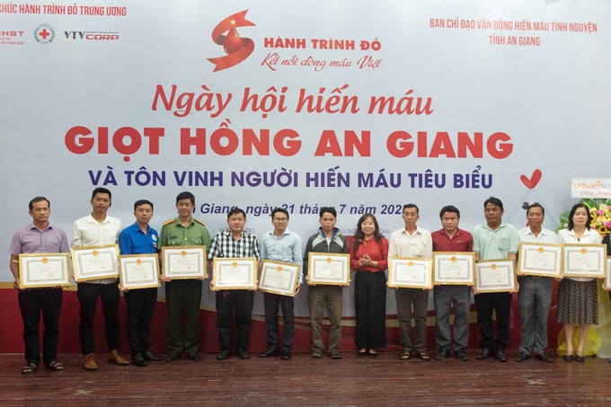 An Giang tổ chức Chương trình “Hành trình đỏ” và tôn vinh người hiến máu tiêu biểu