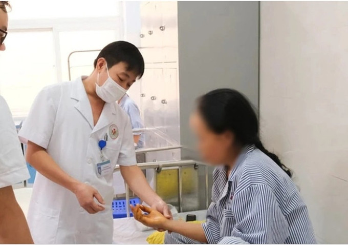 Phú Thọ phẫu thuật thành công cho trường hợp bị đứt lìa ngón tay do máy thái chuối
