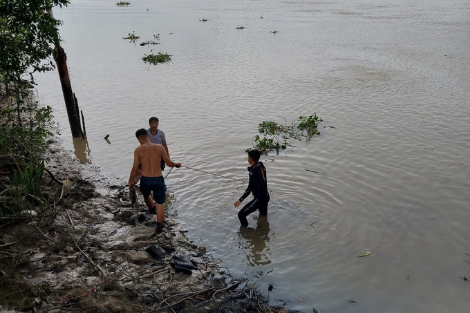 TP. HCM: Hai bé trai đuối nước thương tâm khi tắm sông Kinh