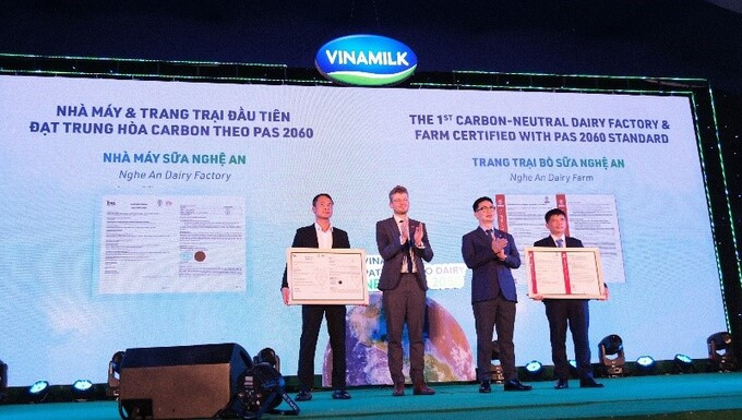 Trang trại "Green Farm", "Trung hòa carbon" - Những bước chân đầu tiên của Vinamilk trong lộ trình đến Net Zero
