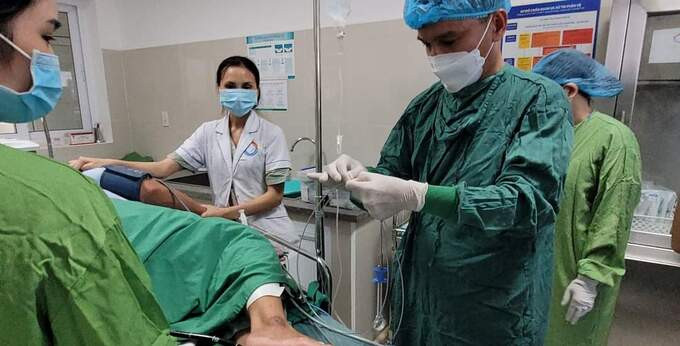 Quảng Bình cắt Polyp lớn an toàn bằng vòng Endoloop cho bệnh nhân 47 tuổi