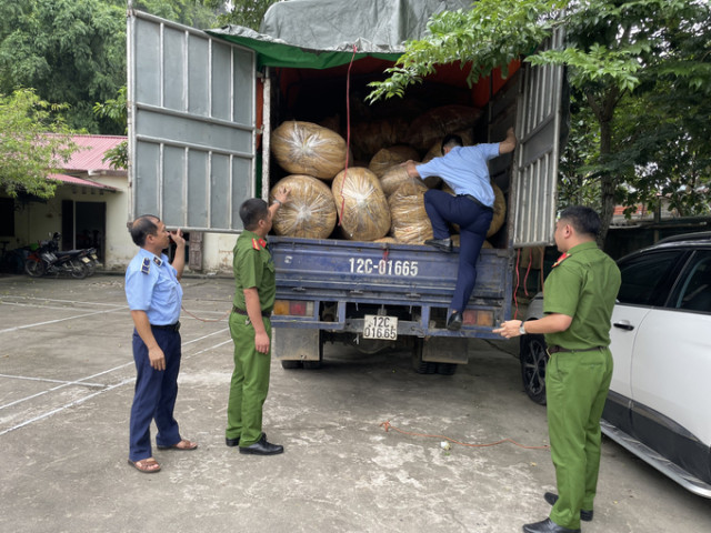 Lạng Sơn xử phạt hành chính 25 triệu đồng với cá nhân thu mua nguyên liệu thuốc lá không có giấy phép