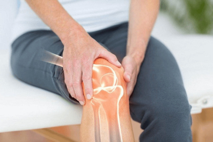 Hành động gây hại xương khớp ở người sau 50 tuổi