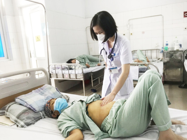 Quảng Ninh điều trị cho 1 bệnh nhân nữ bị viêm gan cấp sau khi sử dụng thuốc nam chữa viêm dạ dày