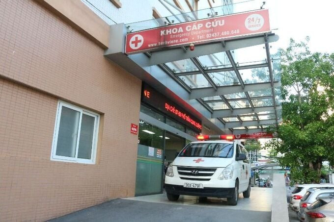 Hà Nội: Xe ô tô 4 chỗ đâm liên hoàn khiến 1 người tử vong và nhiều người khác phải nhập viện điều trị