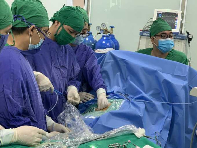 Hà Nội phẫu thuật nội soi cắt thận phụ cho bệnh nhân nữ có dị tật thận - niệu quản đôi