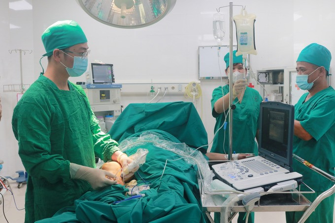 Phú Thọ phẫu thuật thành công cho bệnh nhân bị suy giãn tĩnh mạch đã 8 năm
