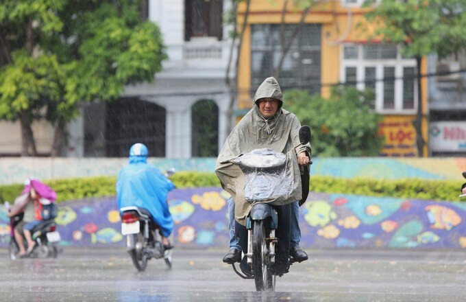 Dự báo thời tiết ngày 30/7: Bắc Bộ có mưa dông, Trung Bộ nắng nóng