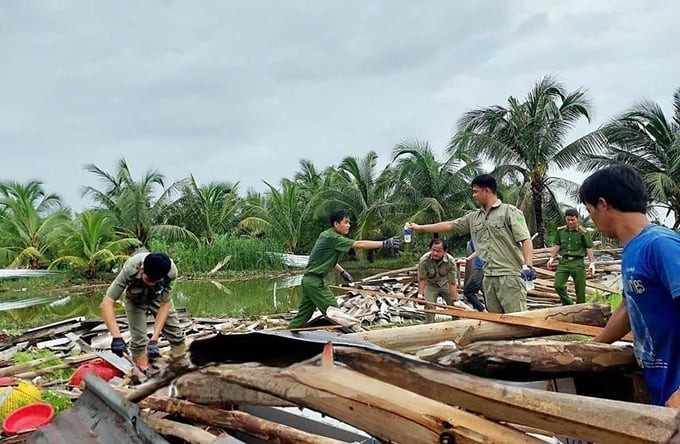 Cà Mau: Lốc xoáy đã làm sập và tốc mái trên 55 nhà dân, ước tính thiệt hại hơn 1 tỷ đồng