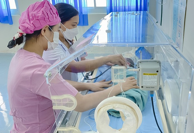 Quảng Nam cứu sống bé gái sinh non nặng 1kg