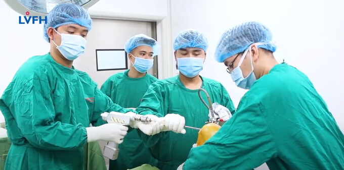 Vĩnh Phúc phẫu thuật nội soi tái tạo dây chằng chéo trước lần 2 cho 1 bệnh nhân 33 tuổi