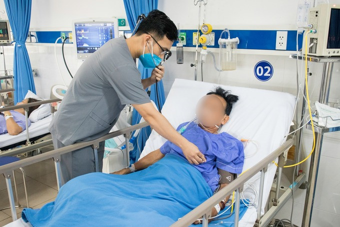 Đà Nẵng cứu sống 1 bệnh nhân ngưng tim, ngưng thở, suy hô hấp do bệnh phổi tắc nghẽn mạn tính