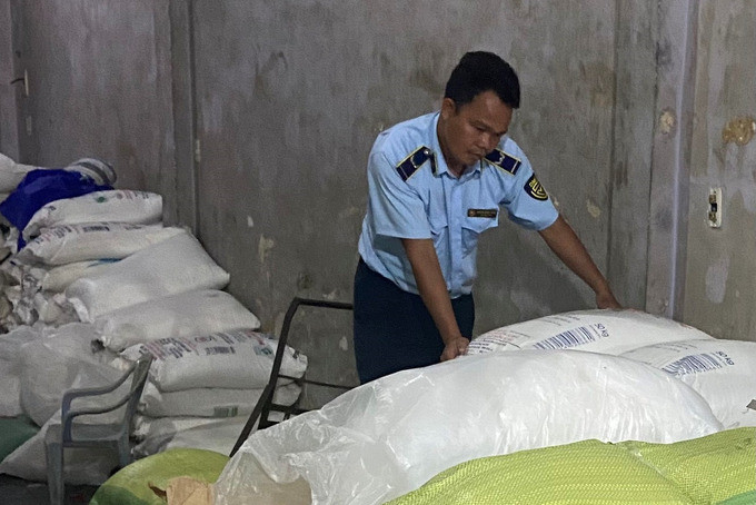 Bình Thuận phát hiện và thu giữ 16 tấn đường cát vàng nhập lậu