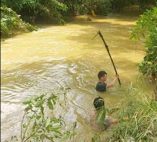 Lào Cai: Một bé trai bị nước suối cuốn mất tích tại thị trấn Nông trường Phong Hải