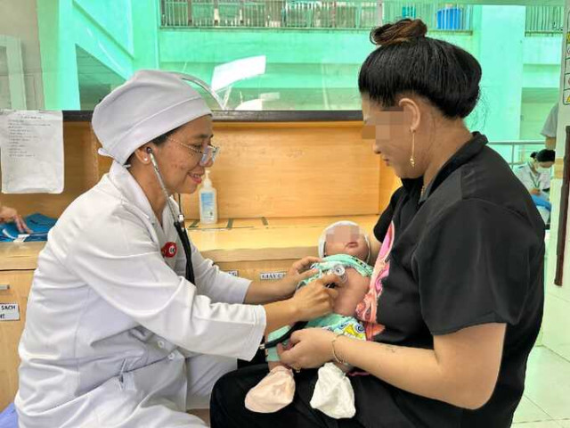 Cần Thơ thay máu thành công cho bé gái 2 ngày tuổi vàng da nặng do bất đồng nhóm máu với mẹ