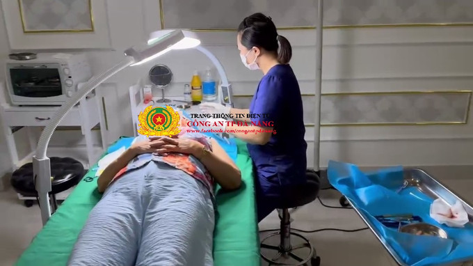 Đà Nẵng phát hiện cơ sở Thẩm mỹ Kangzin để nhân viên lao công phẫu thuật làm đẹp cho khách hàng