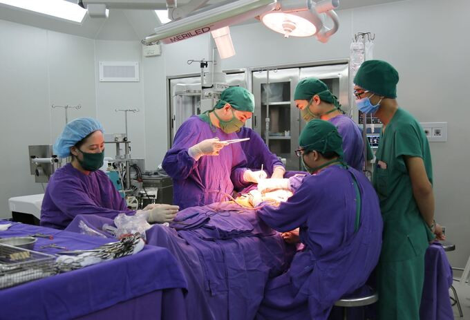 Bệnh viện Đa khoa tỉnh Quảng Ninh trong 1 tuần qua đã liên tiếp phẫu thuật xử trí 3 trường hợp cấp cứu bệnh lý về mạch máu phức tạp