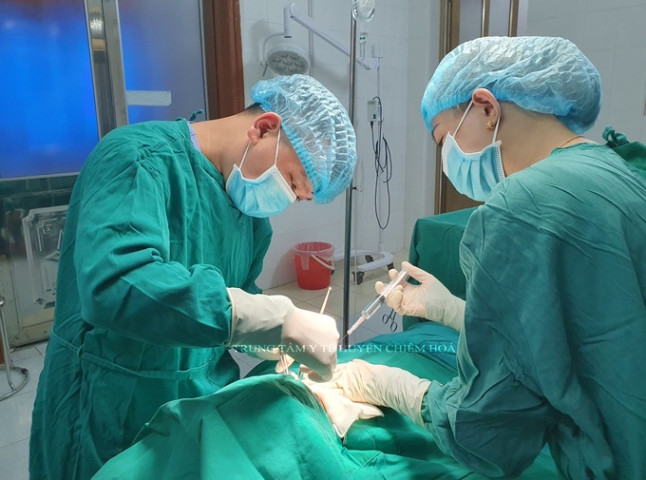 Tuyên Quang: Trung tâm Y tế huyện Chiêm Hoá phẫu thuật thành công cho bé 2 tuổi bị chó cắn vào mặt
