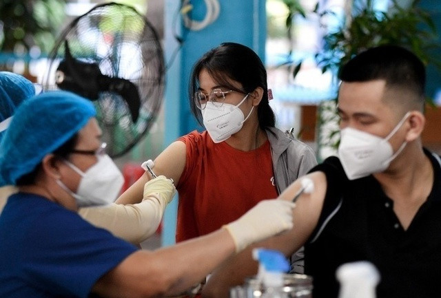 Điều chuyển thuốc, vật tư, sinh phẩm đã mua từ nguồn ngân sách nhà nước cho phòng, chống dịch COVID-19 sang nguồn thu dịch vụ khám bệnh, chữa bệnh