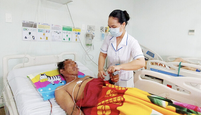 Bệnh viện Đa khoa tỉnh Kiên Giang tiếp nhận 2 bệnh nhân bị ngộ độc sau khi ăn trứng cá nóc