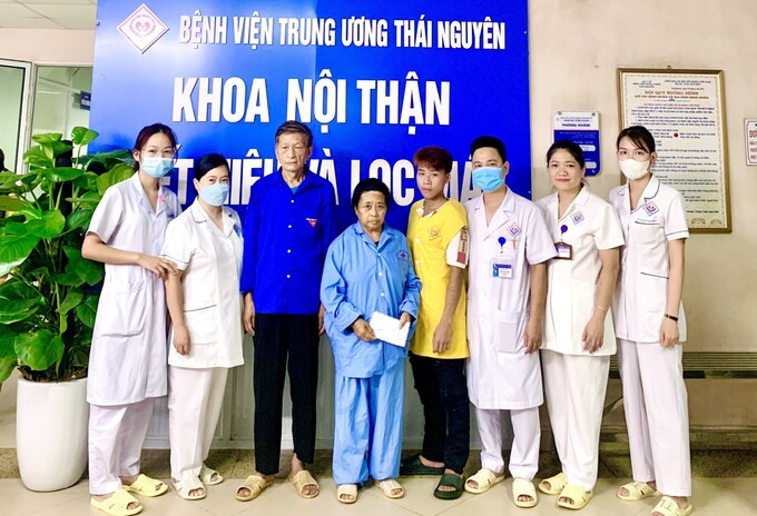 Bệnh viện Trung ương Thái Nguyên điều trị thành công cho người bệnh suy đa tạng, sốc nhiễm khuẩn, ứ mủ 2 thận do sỏi đường tiết niệu