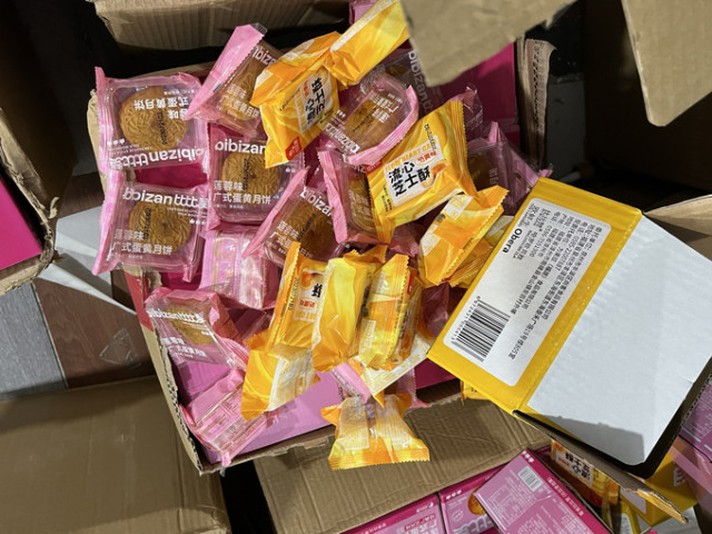 Hà Nội phát hiện và tạm giữ hơn 4.500 chiếc bánh Trung thu nhập lậu