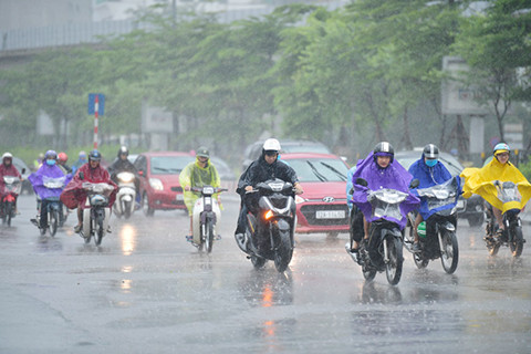 Dự báo thời tiết ngày 22/8: Bắc Bộ có mưa vừa và dông vài nơi, Nam Bộ ngày nắng, đêm có mưa rào
