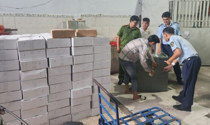 Bình Dương phát hiện và tạm giữ hơn 6 tấn thực phẩm nhập lậu, không rõ nguồn gốc xuất xứ