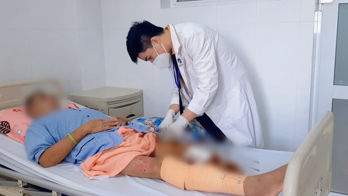 Bệnh viện Đa khoa Xuyên Á Long An cấp cứu trường hợp bị tai nạn giao thông dập nát biến dạng gối trái, cổ bàn chân trái