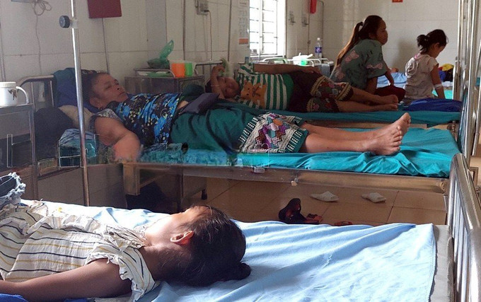 Điện Biên: 20 người nhập viện cấp cứu nghi do uống phải nước nhiễm thuốc diệt cỏ