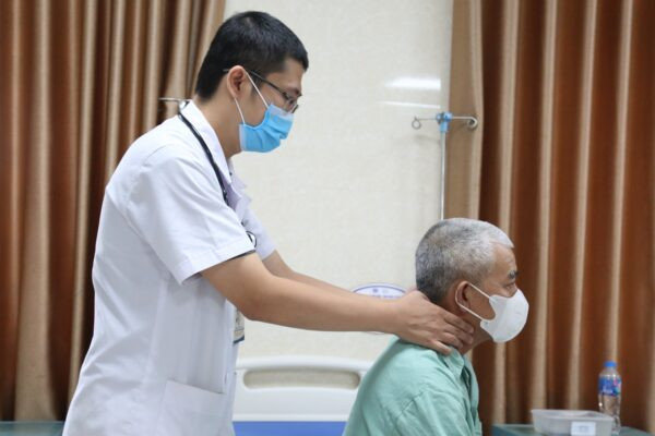 Bệnh viện Đa khoa tỉnh Phú Thọ tiếp nhận bệnh nhân bị ung thư nhưng tự ý bỏ phác đồ điều trị để uống thuốc nam không rõ nguồn gốc