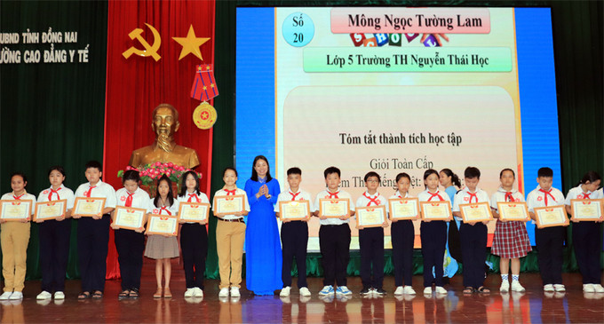 Ngành Y tế Đồng Nai tuyên dương 468 học sinh “học giỏi, sống tốt”