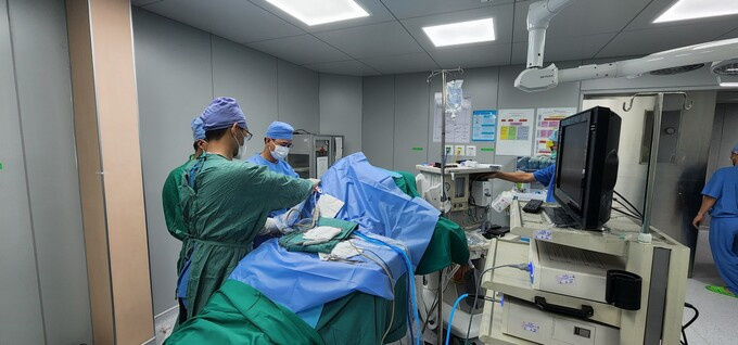 Bệnh viện Đa khoa tỉnh Bình Dương phẫu thuật nội soi khớp vai cho bệnh nhân rách sụn viền và chóp xoay khớp vai