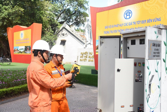 Thủ tướng Chính phủ Phạm Minh Chính yêu cầu tập trung thực hiện hiệu quả các giải pháp bảo đảm cung ứng điện, xăng dầu trong thời gian tới