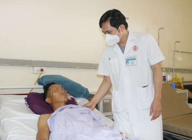 Quảng Ninh: Bệnh viện Việt Nam – Thụy Điển Uông Bí phẫu thuật cắt 1,5m ruột bị hoại tử, cứu sống người đàn ông 44 tuổi