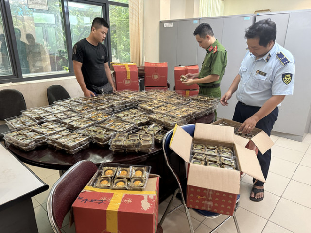 Hà Nội tiếp tục phát hiện và tạm giữ hơn 800 chiếc bánh Trung thu không rõ nguồn gốc xuất xứ