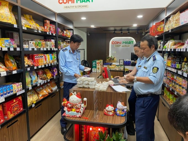 TPHCM phát hiện số lượng lớn bánh Trung thu, bánh trứng chảy không rõ nguồn gốc xuất xứ tại 2 điểm kinh doanh
