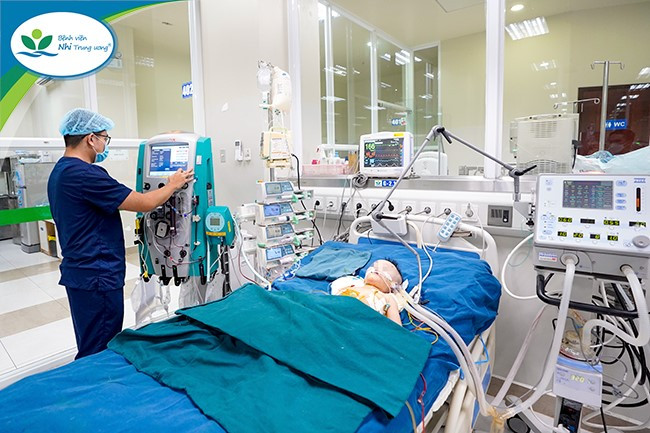 Bệnh viện Nhi Trung ương điều trị cho trẻ 1 tuổi bị nhiễm trùng huyết